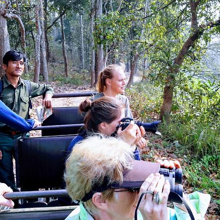 Hotel Rhino Land-Sauraha With Garden Place Run By Local Family エクステリア 写真