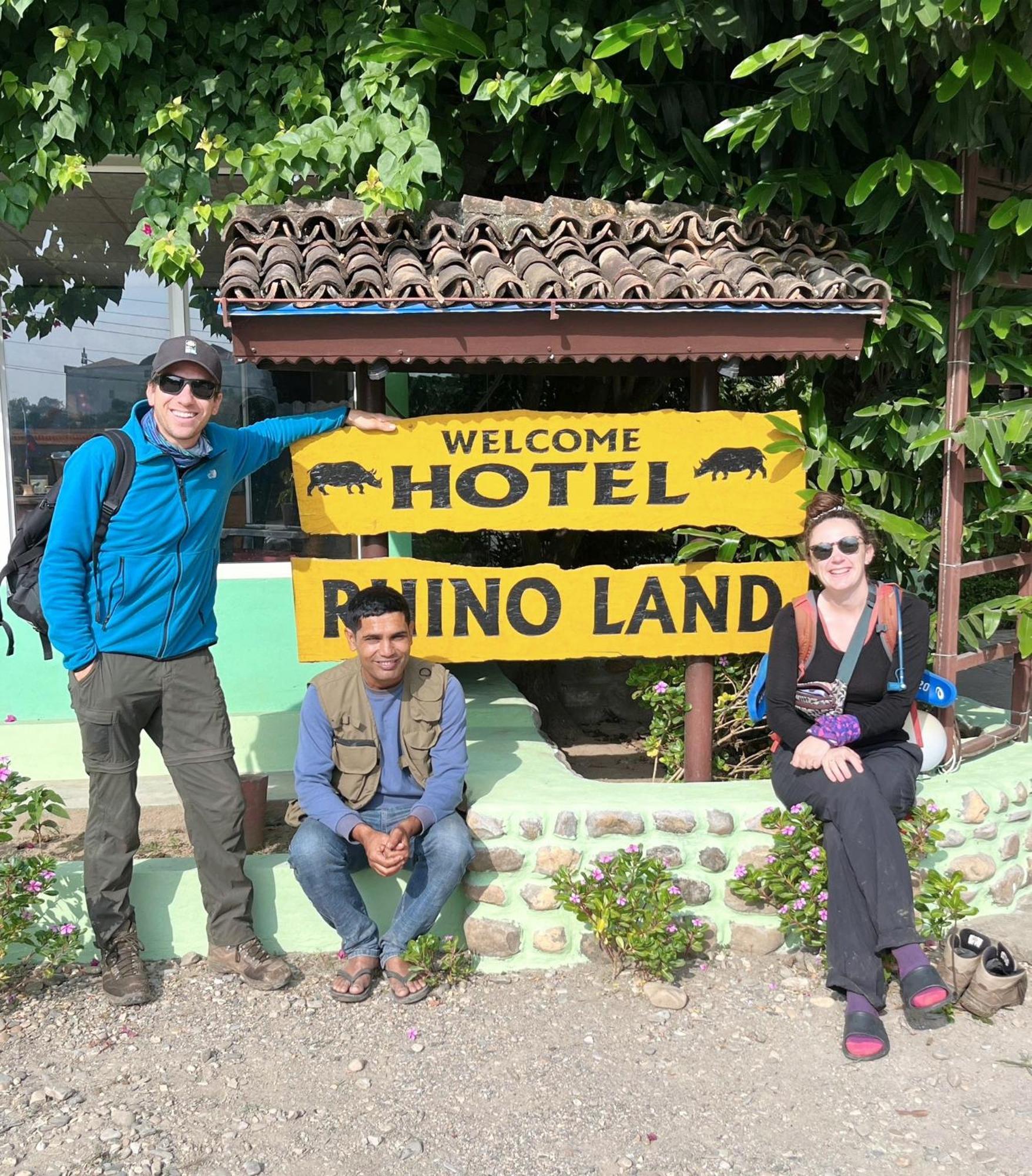 Hotel Rhino Land-Sauraha With Garden Place Run By Local Family エクステリア 写真