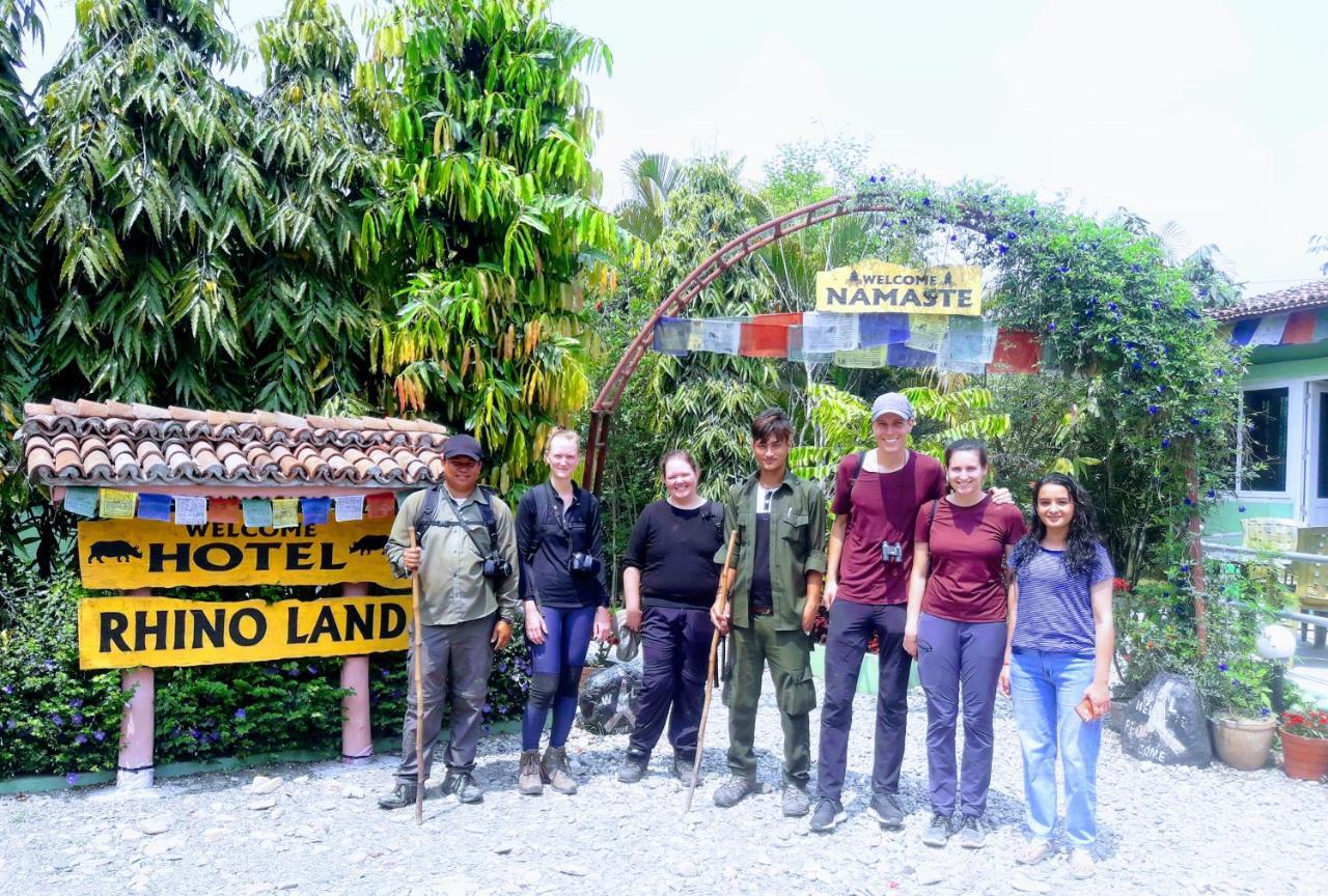 Hotel Rhino Land-Sauraha With Garden Place Run By Local Family エクステリア 写真